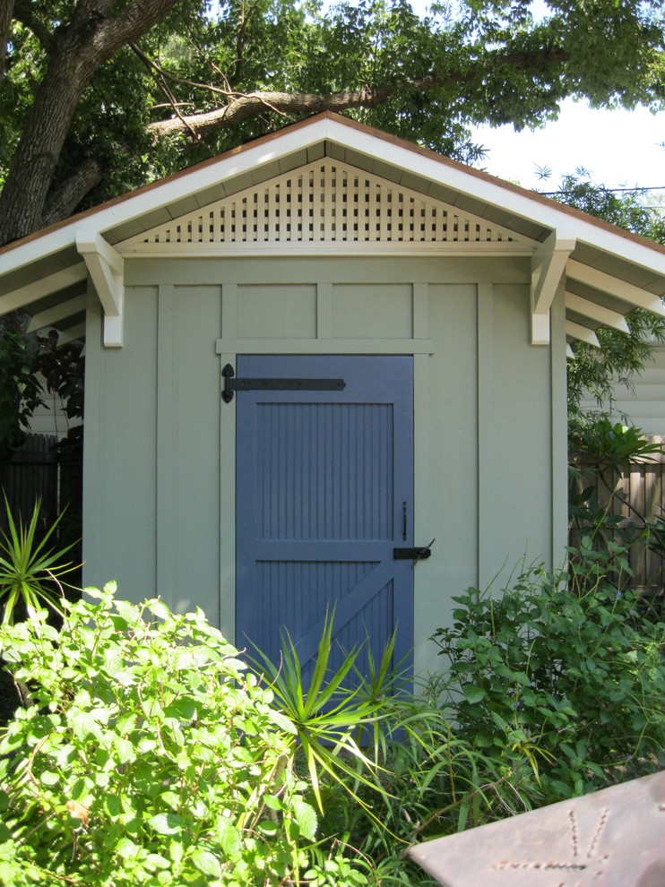 Example of an arts and crafts shed design in Tampa