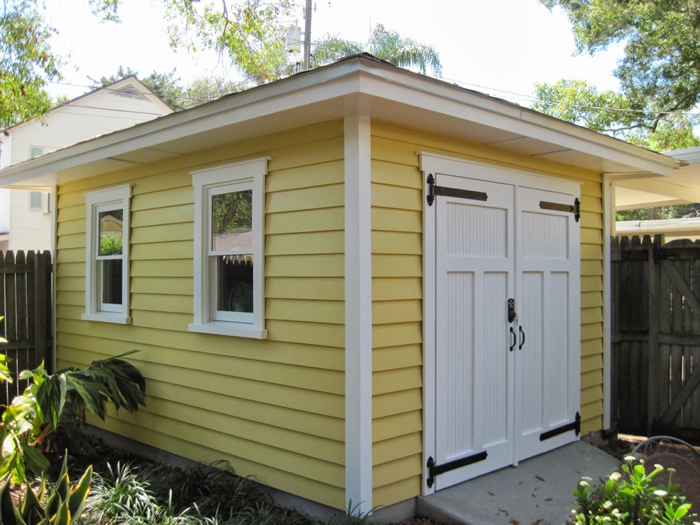 Inspiration for a classic garden shed in Tampa.