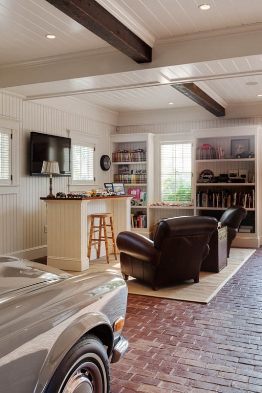 This is an example of an expansive classic detached barn in Boston.