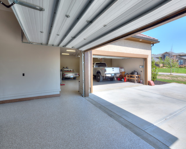Cedar Valley Traditional Garage Kansas City by Starr Homes