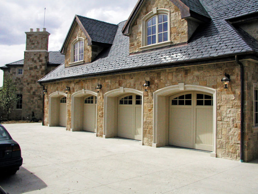 This is an example of a traditional garage in Denver.