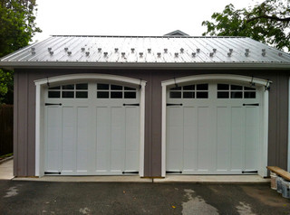 Clopay Coachman Garage Doors - Landhausstil - Gartenhaus - Philadelphia