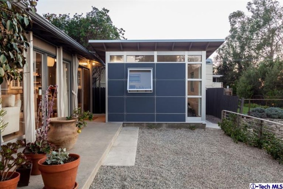 Example of a small minimalist shed design in Los Angeles