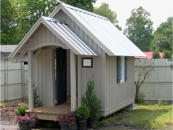 Example of a small classic detached garden shed design in Charlotte
