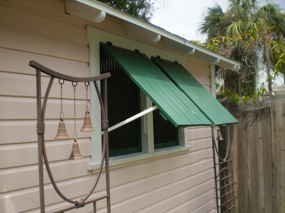 Elegant shed photo in Tampa