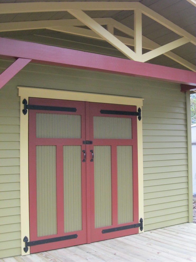 Inspiration for a craftsman detached garden shed remodel in Tampa