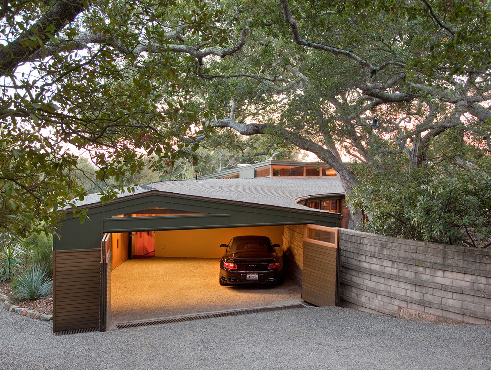 This is an example of a modern garage in Santa Barbara.