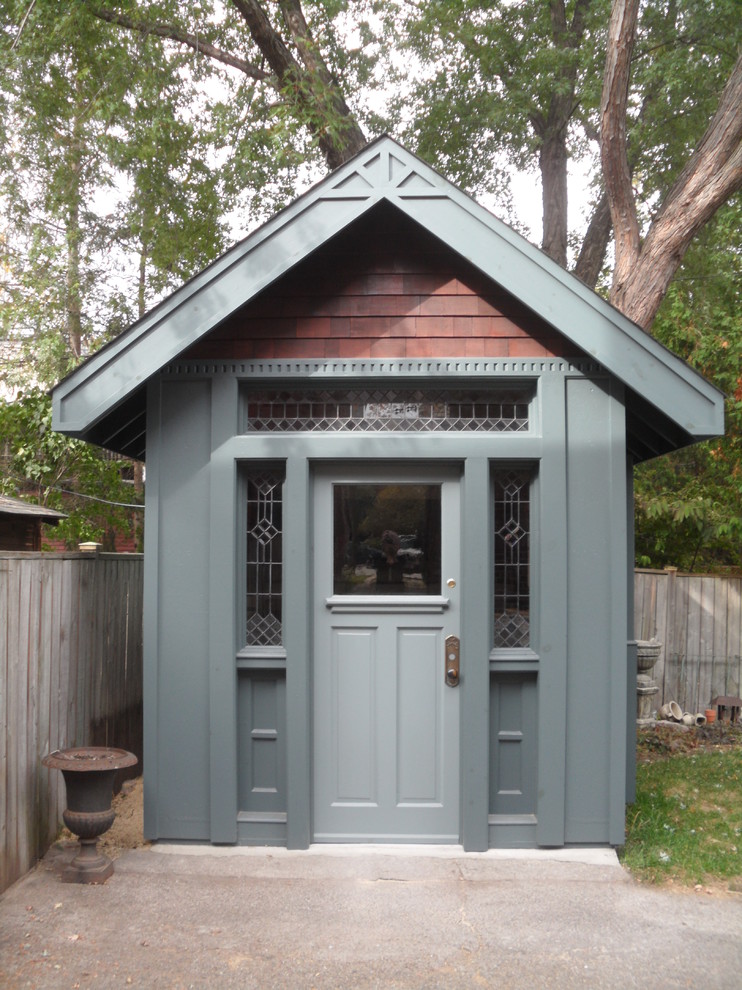 Cette photo montre un petit abri de jardin séparé craftsman avec un bureau, studio ou atelier.