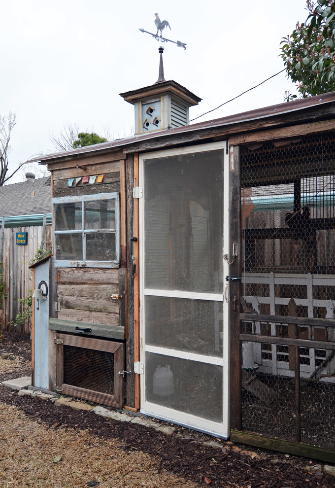Photo of an eclectic garden shed and building in Dallas.