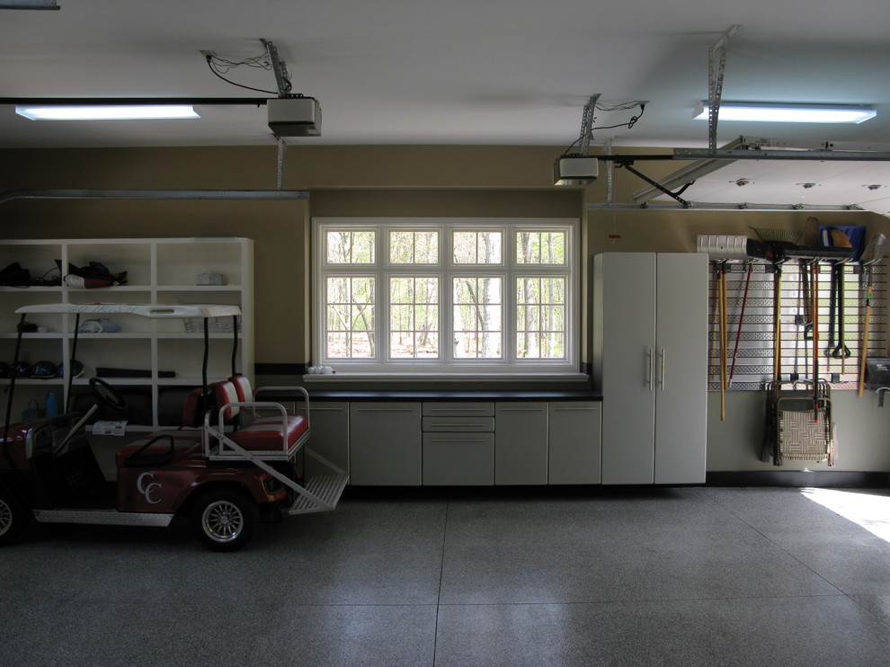 Foto på en vintage garage och förråd