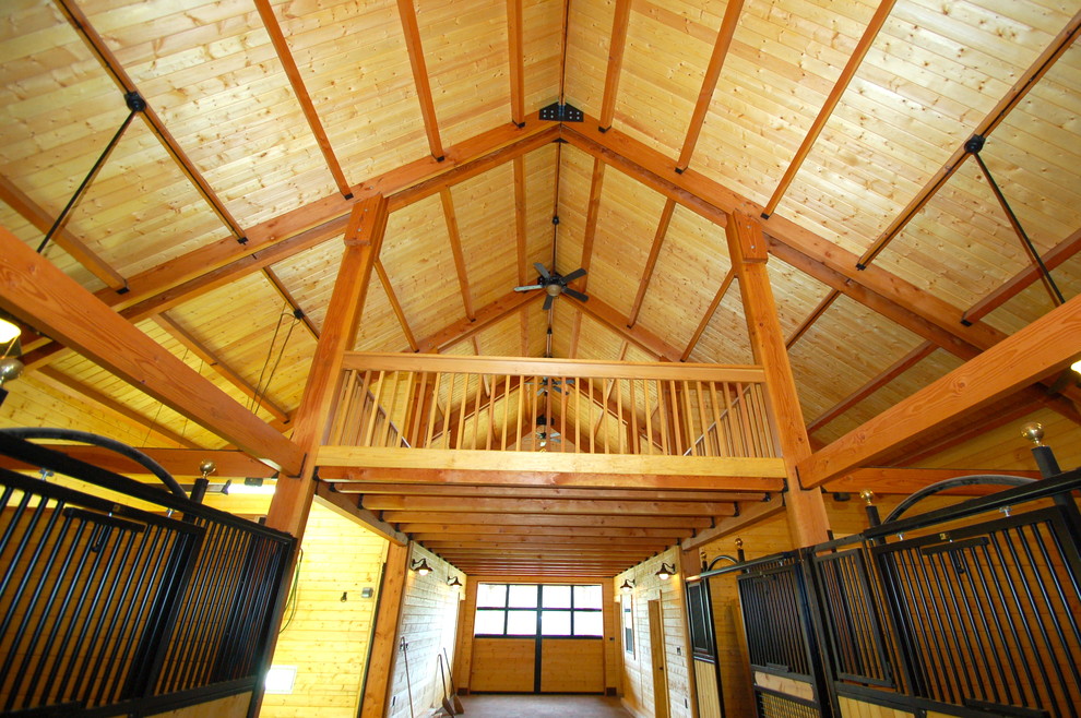 Expansive classic detached barn in Nashville.