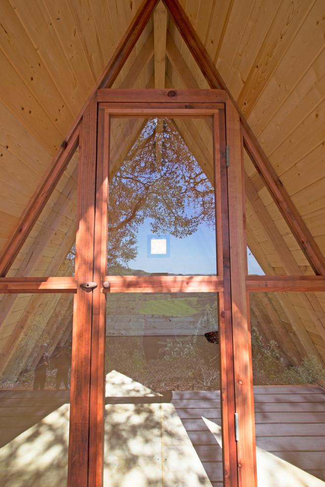 サンルイスオビスポにある小さなラスティックスタイルのおしゃれな物置小屋・庭小屋の写真