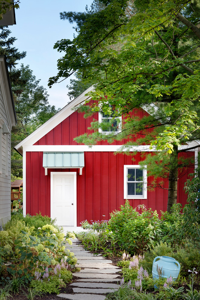 Mid-sized farmhouse detached garden shed photo in Chicago