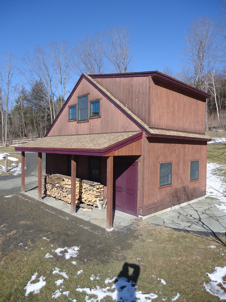 Example of a farmhouse shed design in Burlington