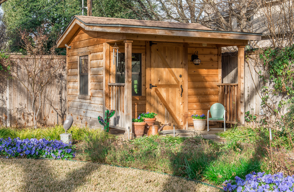 Design ideas for a small rustic garden shed and building in Dallas.