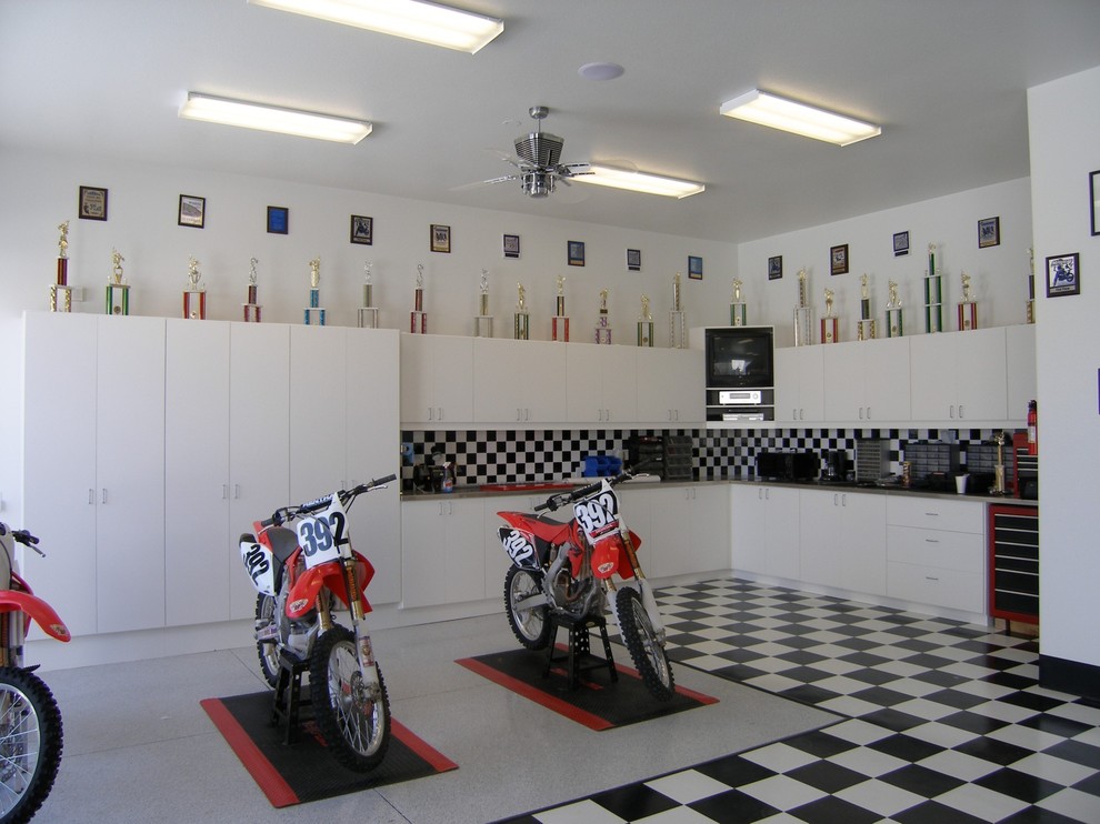 Immagine di garage e rimesse classici
