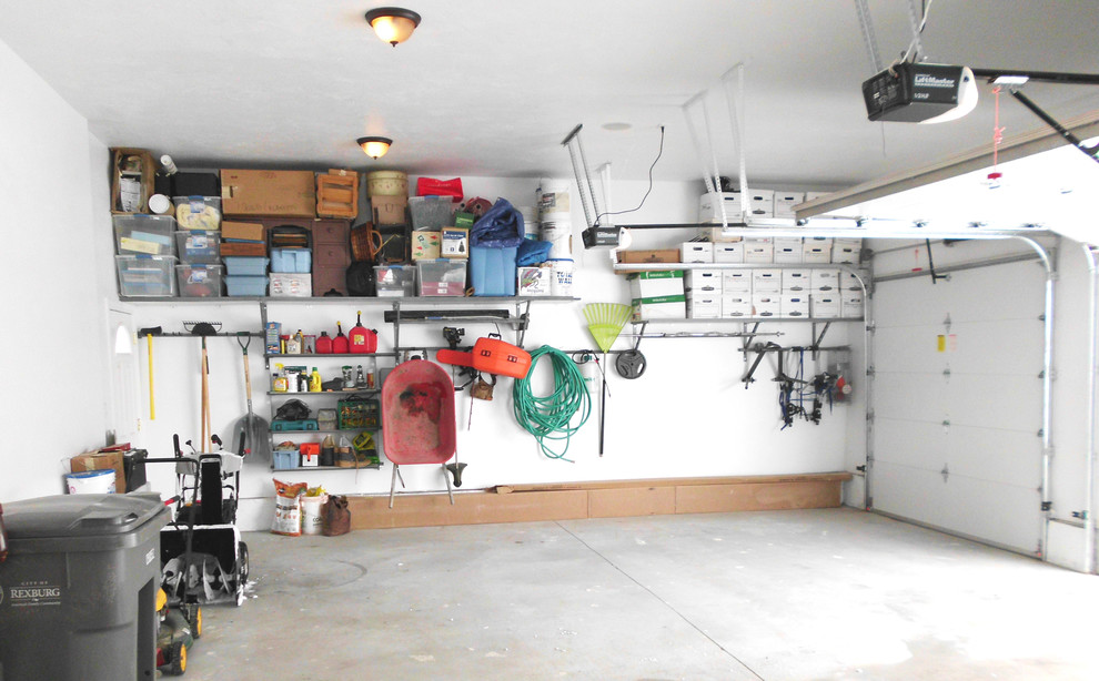 Inredning av en klassisk garage och förråd