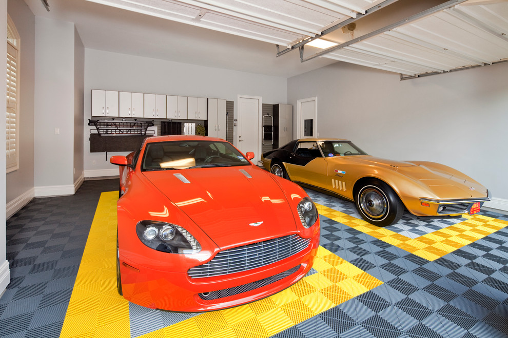 This is an example of a modern garage in Houston.