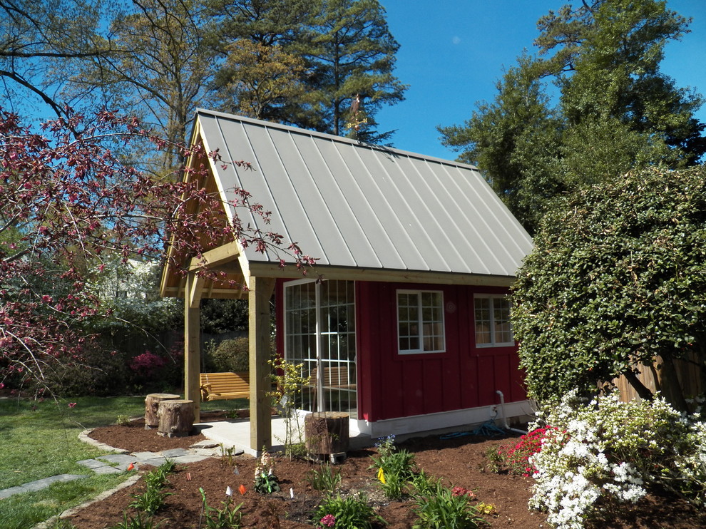 Inspiration for a rustic detached garden shed remodel in Richmond