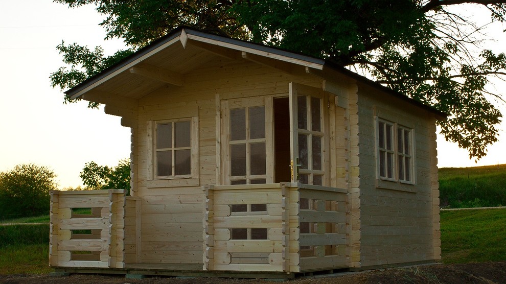 This is an example of a classic garden shed and building in Los Angeles.