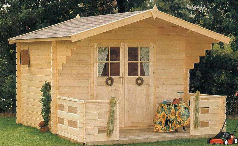 This is an example of a traditional garden shed and building in Los Angeles.