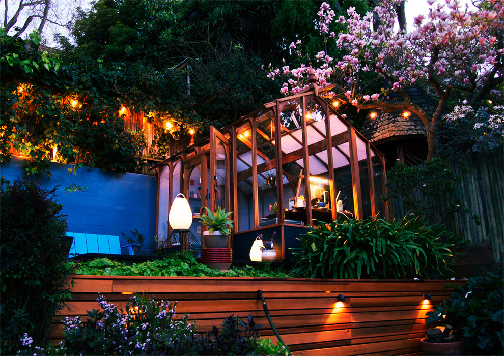 Cette photo montre un abri de jardin séparé tendance avec un bureau, studio ou atelier.
