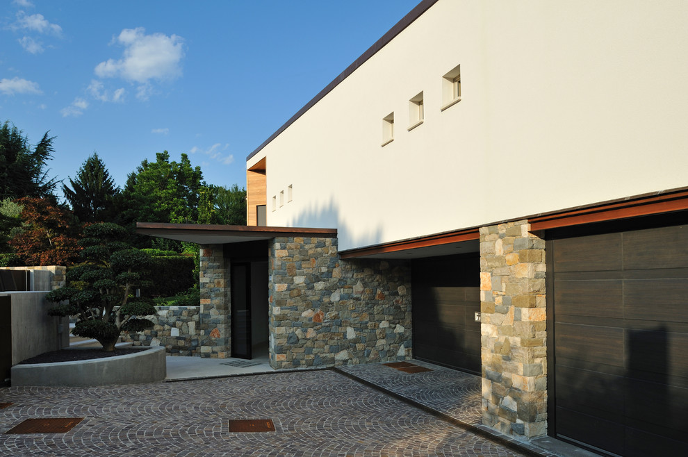 This is an example of a modern garden shed and building in Miami.