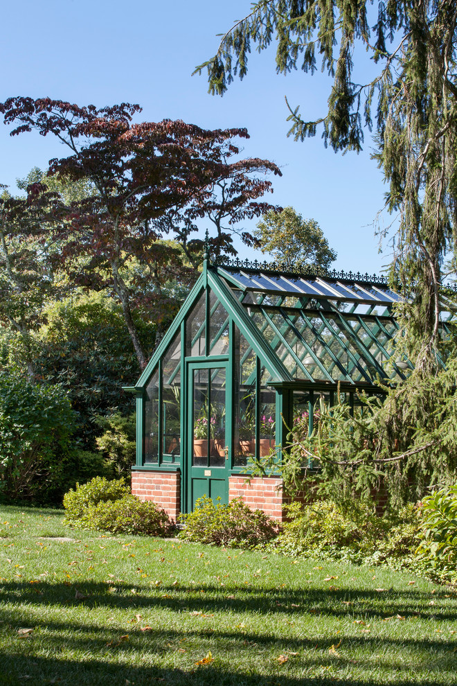 Inspiration for a traditional detached greenhouse in Other.