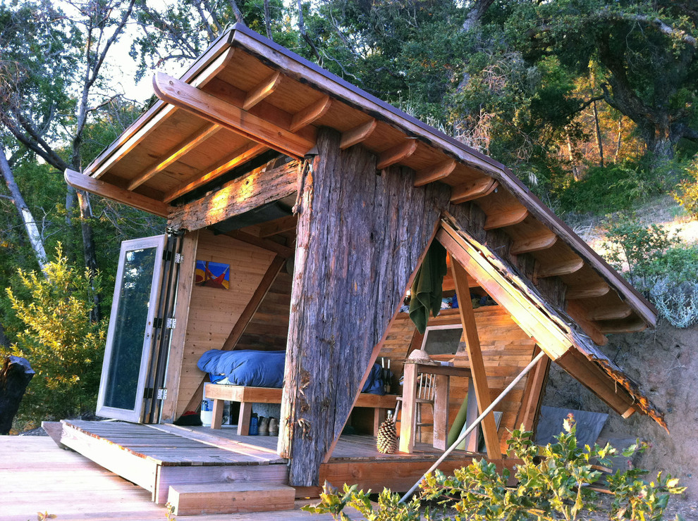 Small rustic detached guesthouse in Santa Barbara.