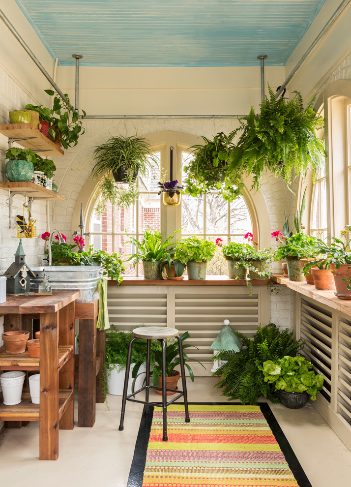 Mid-sized country shed photo in Little Rock