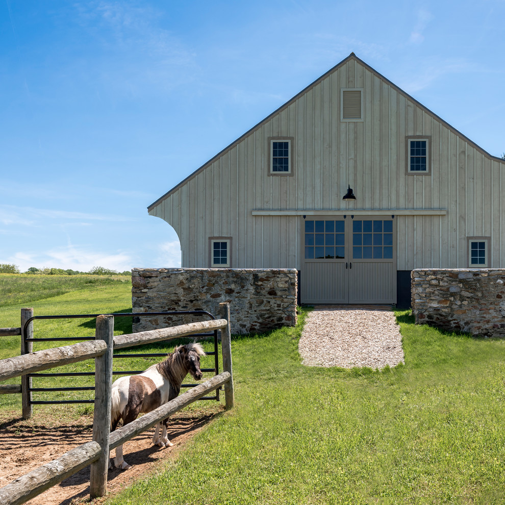 Foto de granero y establos independiente de estilo de casa de campo extra grande