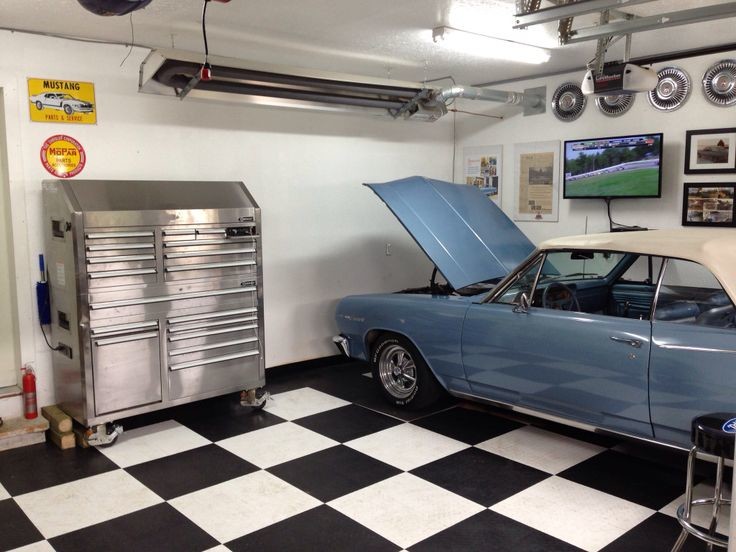 Inspiration for a timeless garage remodel in Salt Lake City
