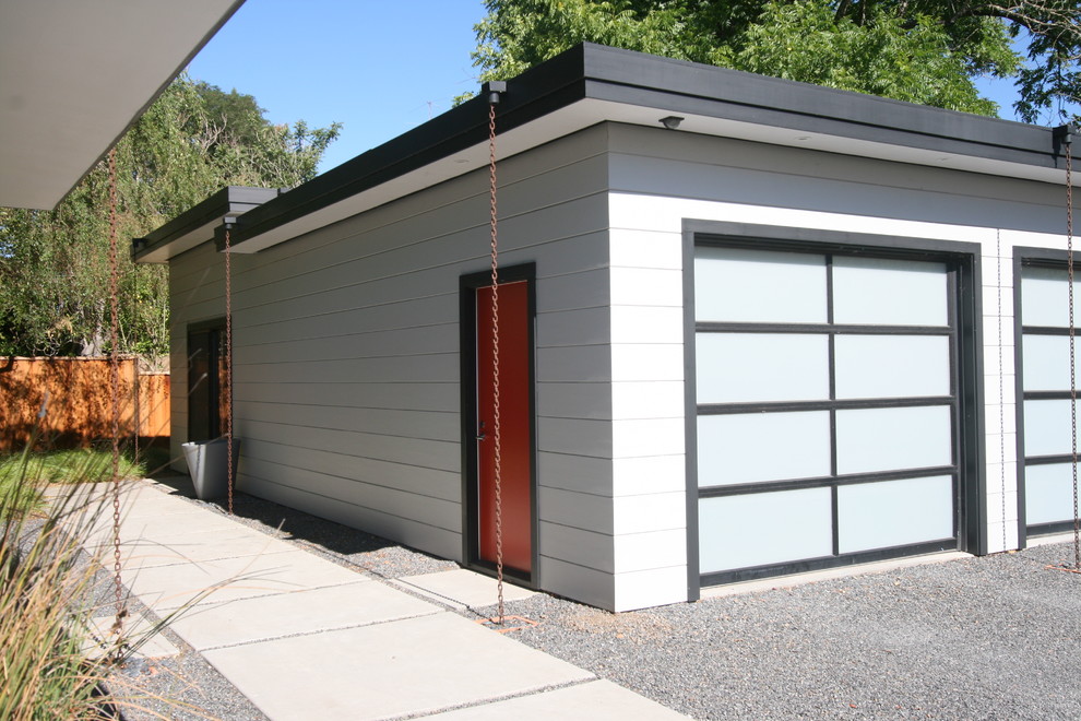 Bild på en funkis garage och förråd
