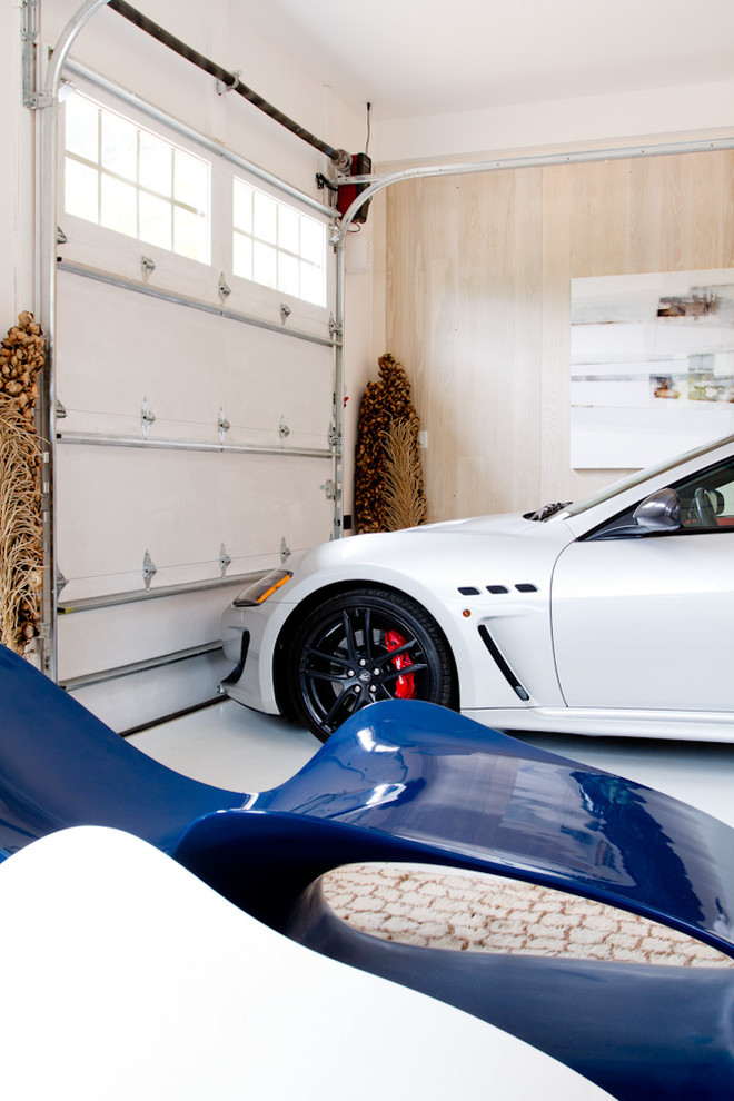 Bild på en funkis garage och förråd