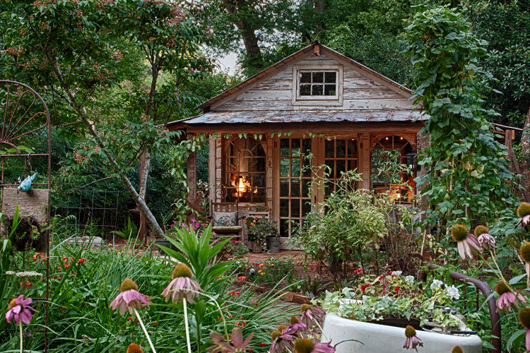 Idées déco pour un abri de jardin romantique.