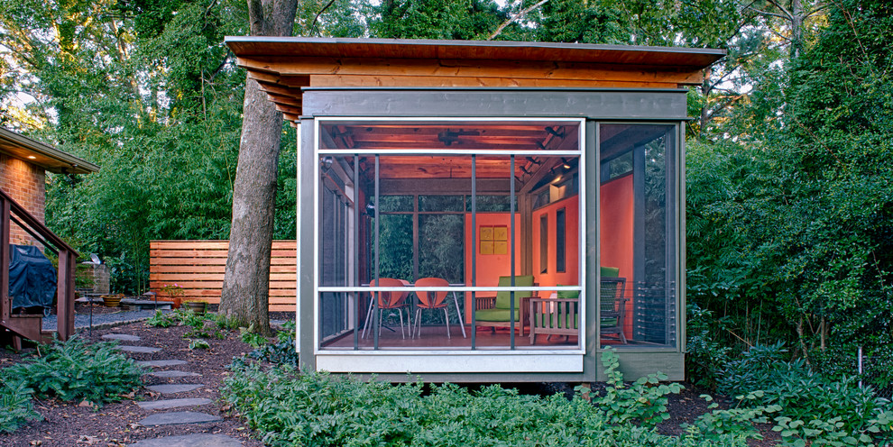 Inspiration pour un abri de jardin asiatique avec un bureau, studio ou atelier.