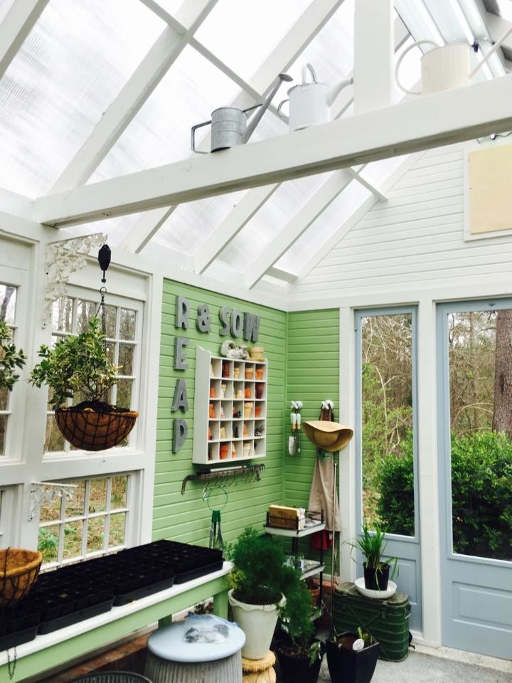 Idéer för att renovera en mellanstor lantlig fristående garage och förråd, med växthus