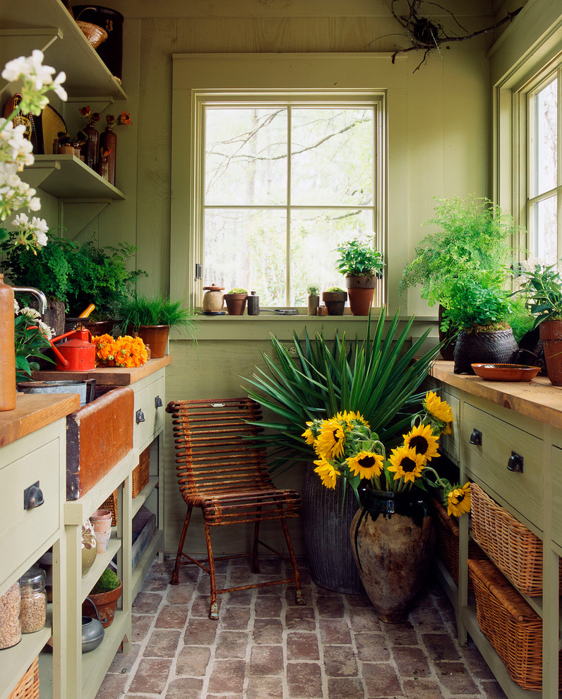 Inspiration for a timeless garden shed remodel in Atlanta