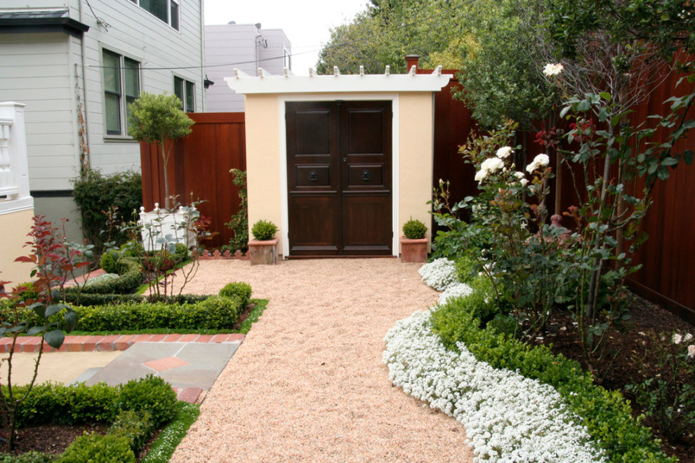 Example of a small classic detached garden shed design in San Francisco