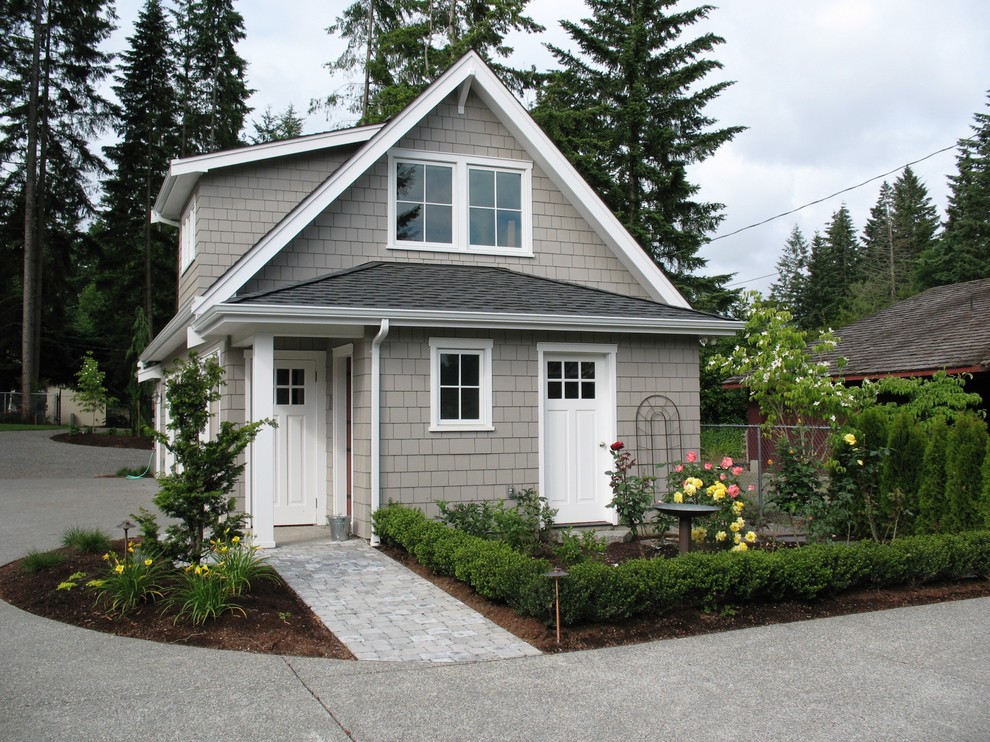 シアトルにあるトラディショナルスタイルのおしゃれな物置小屋・庭小屋の写真