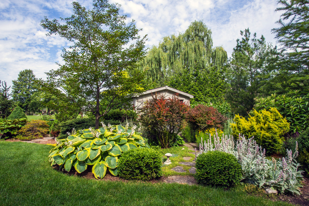 Exemple d'un abri de jardin séparé romantique de taille moyenne.
