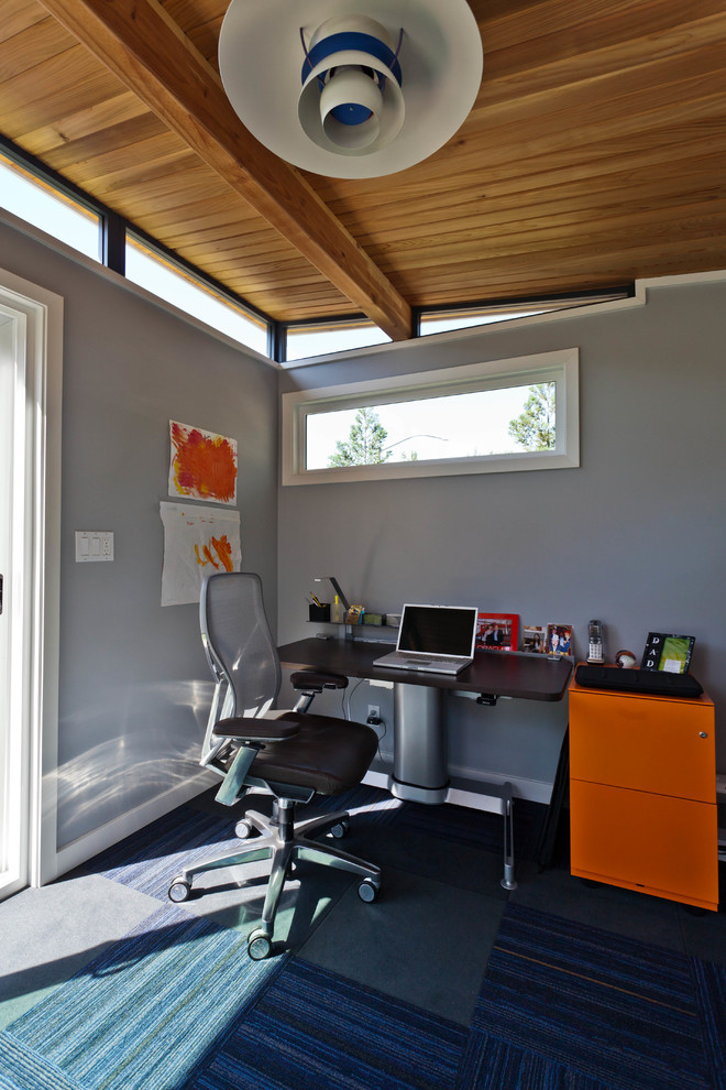 Idéer för ett litet modernt fristående kontor, studio eller verkstad