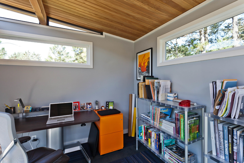 Inspiration for a small contemporary detached office/studio/workshop in San Francisco.