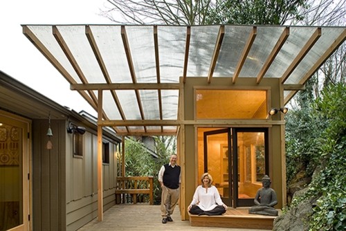 Idée de décoration pour un abri de jardin minimaliste.