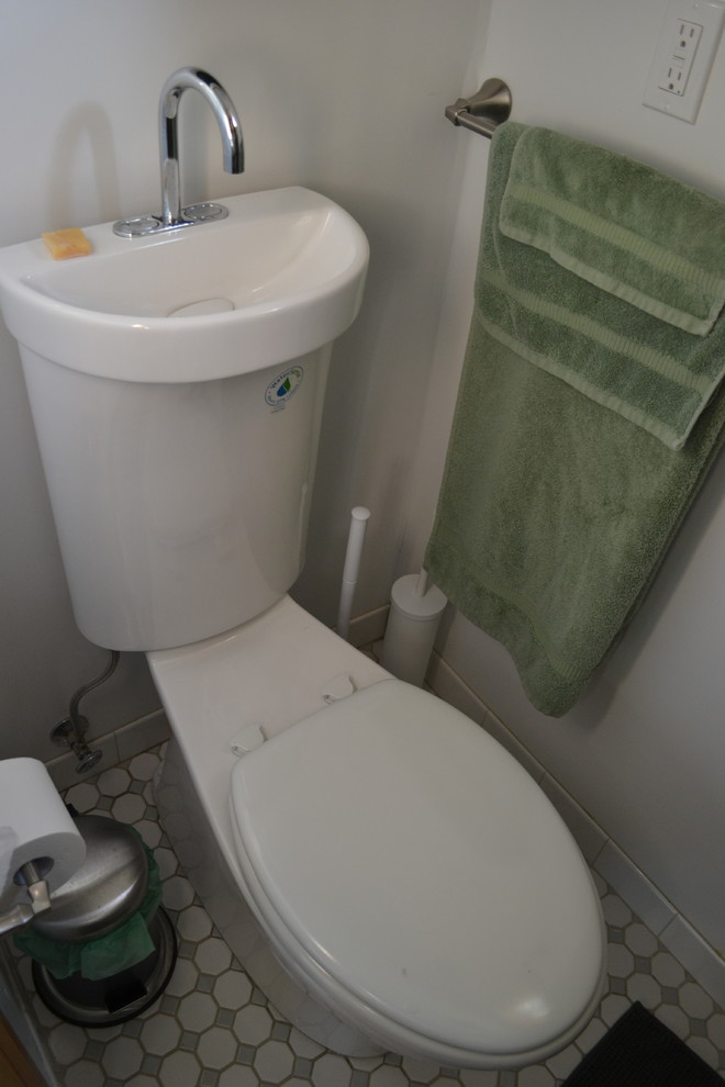 Источник вдохновения для домашнего уюта: маленькая ванная комната в стиле модернизм с душевой кабиной для на участке и в саду