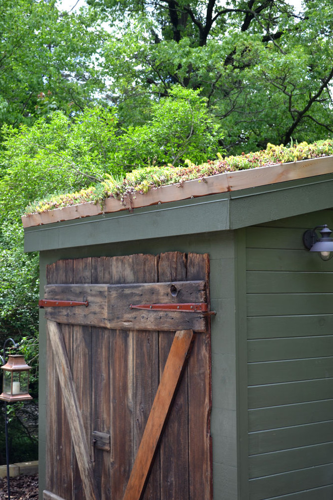 Example of a mountain style detached garden shed design in Philadelphia