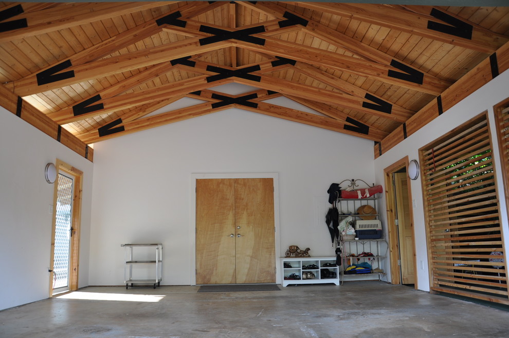 Idéer för att renovera en tropisk garage och förråd
