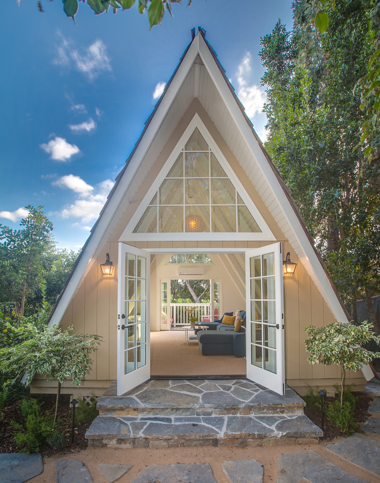 Design ideas for a classic detached garden shed and building in Los Angeles.