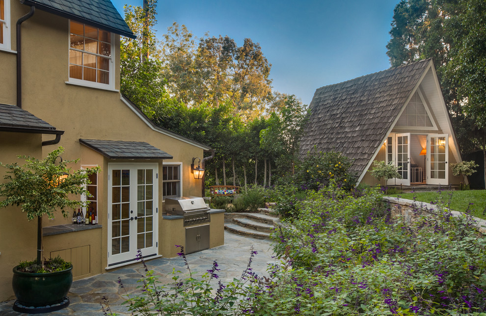 This is an example of a traditional detached garden shed and building in Los Angeles.