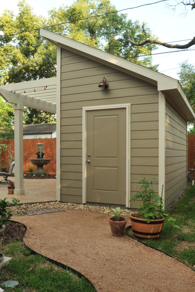 This is an example of a traditional detached garden shed in Houston.